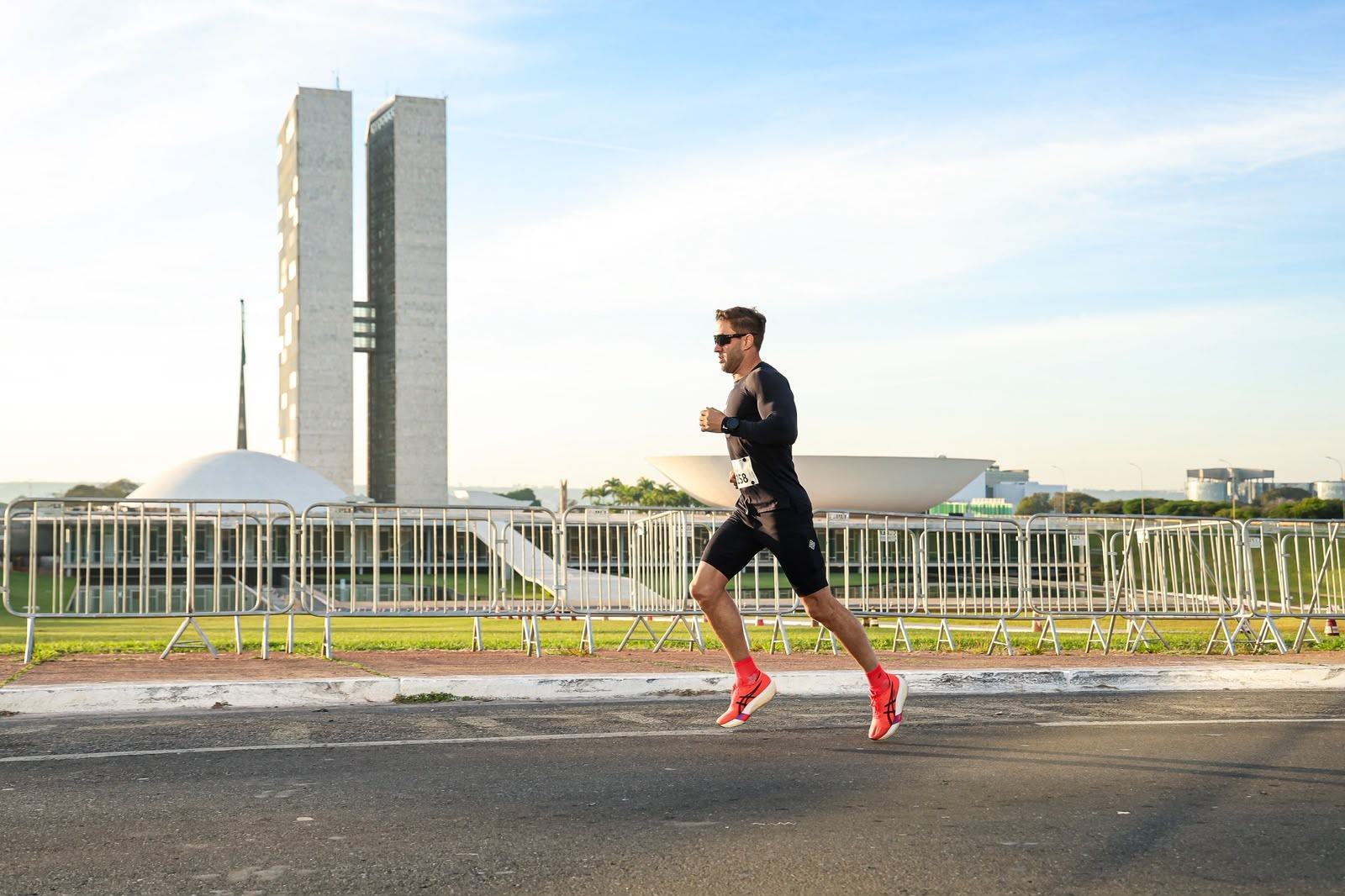 Felipe Py correndo em Bras&iacute;lia